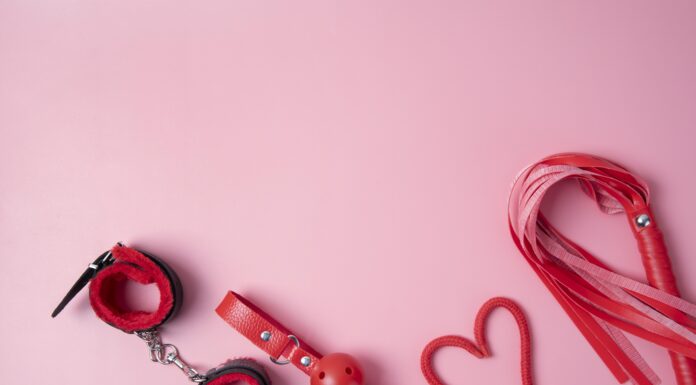 How to Use a Strap-On Dildo (Beginner’s Guide) How to Use a Strap-On Dildo