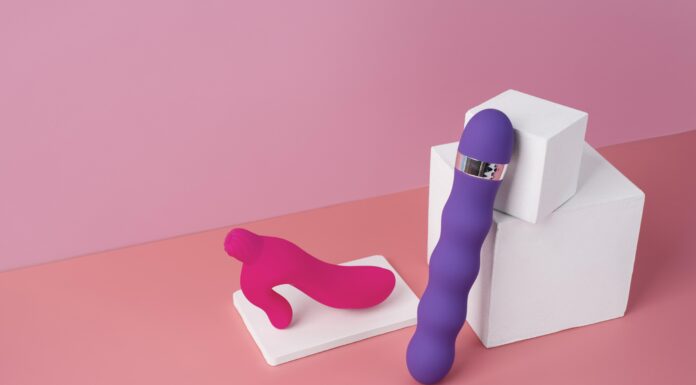 Strap-On Dildo Guide: How to Use a Strap-On Dildo Strap On Dildo Guide